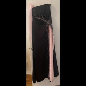 David’s Bridal Strapless evening gown size 8